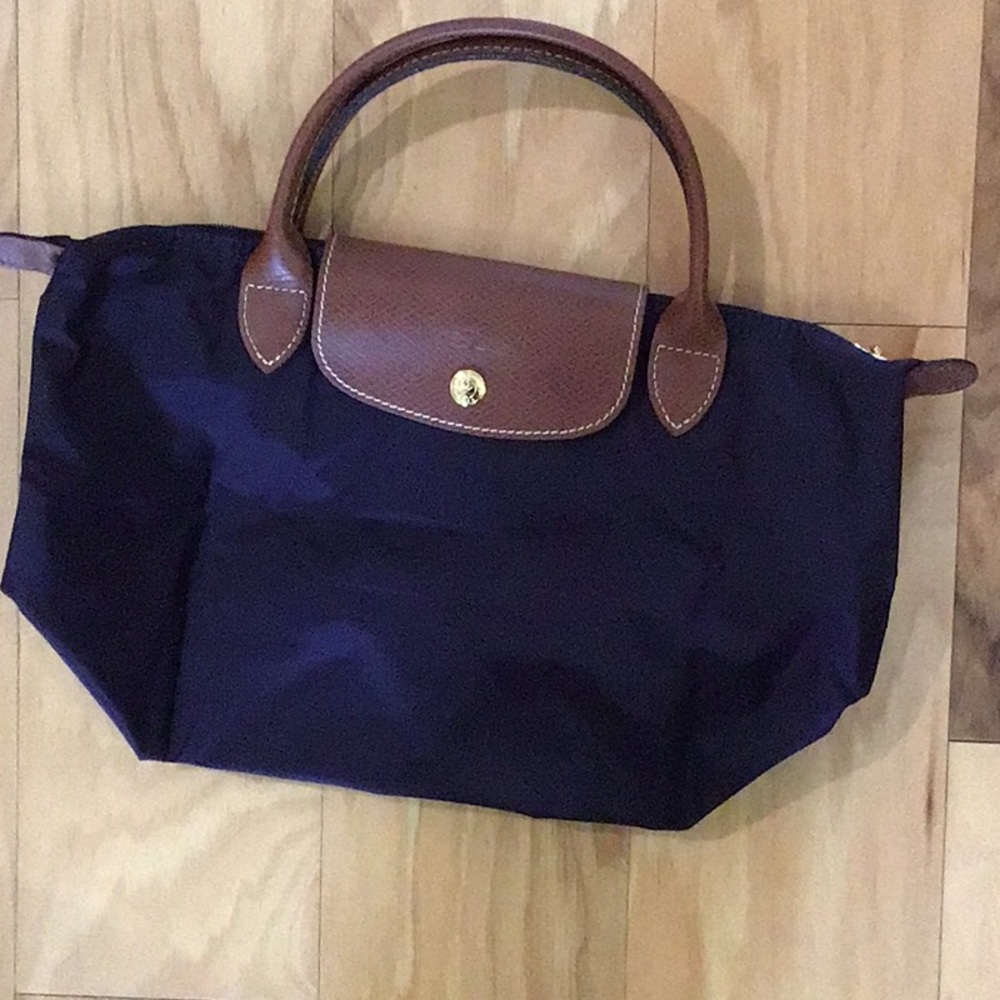 Small navy Longchamp handbag